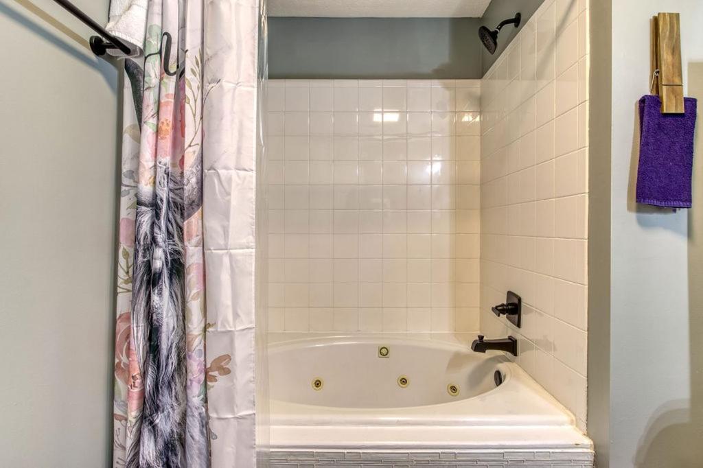 The Mason Jar, Hot Tub, Wifi, 1089 Free Tickets Each Paid Day, Dollywood And More! 鸽子谷 外观 照片